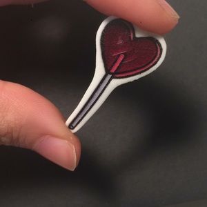 Heart lollipop pin